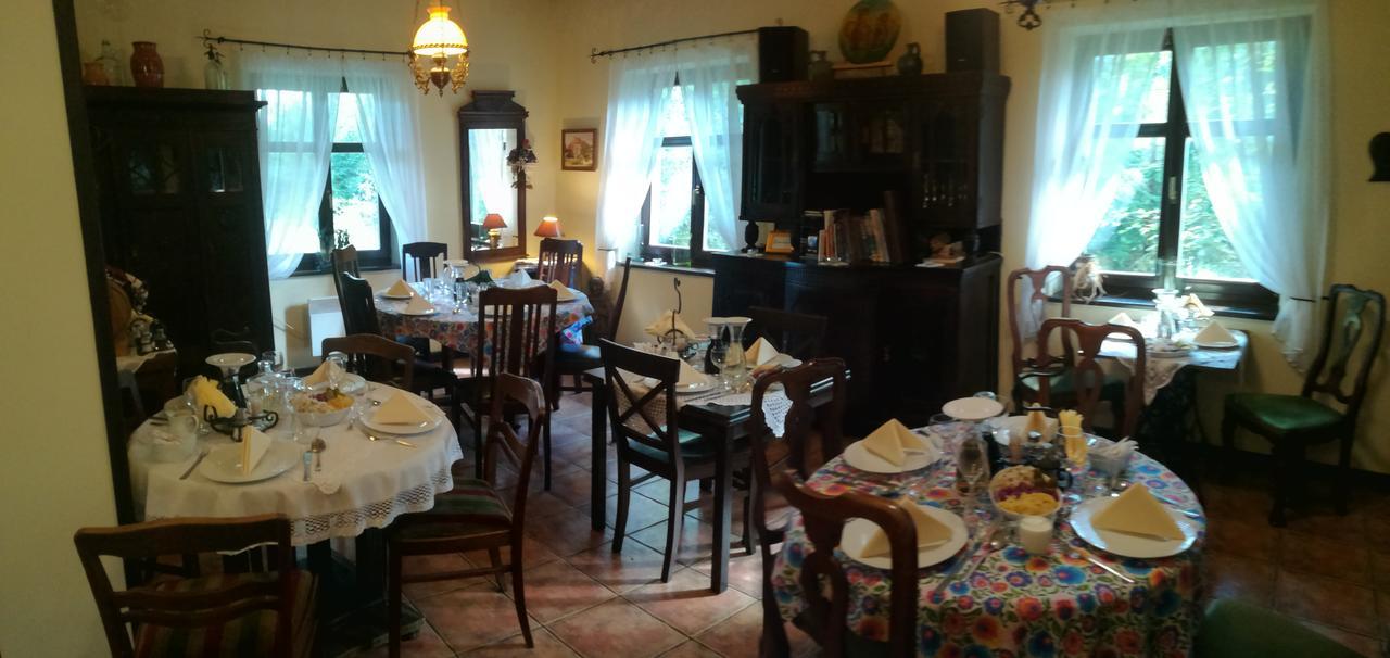 Stylowy Zajazd Pod Czarnym Kogutem Czarna  Kültér fotó